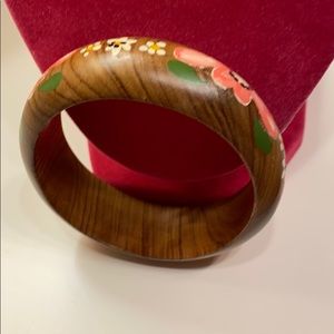 Wood bracelet with pink flowers